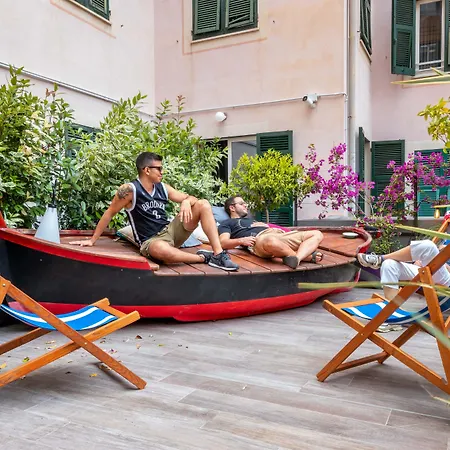 Ostello Bello Genova 호스텔 제노바